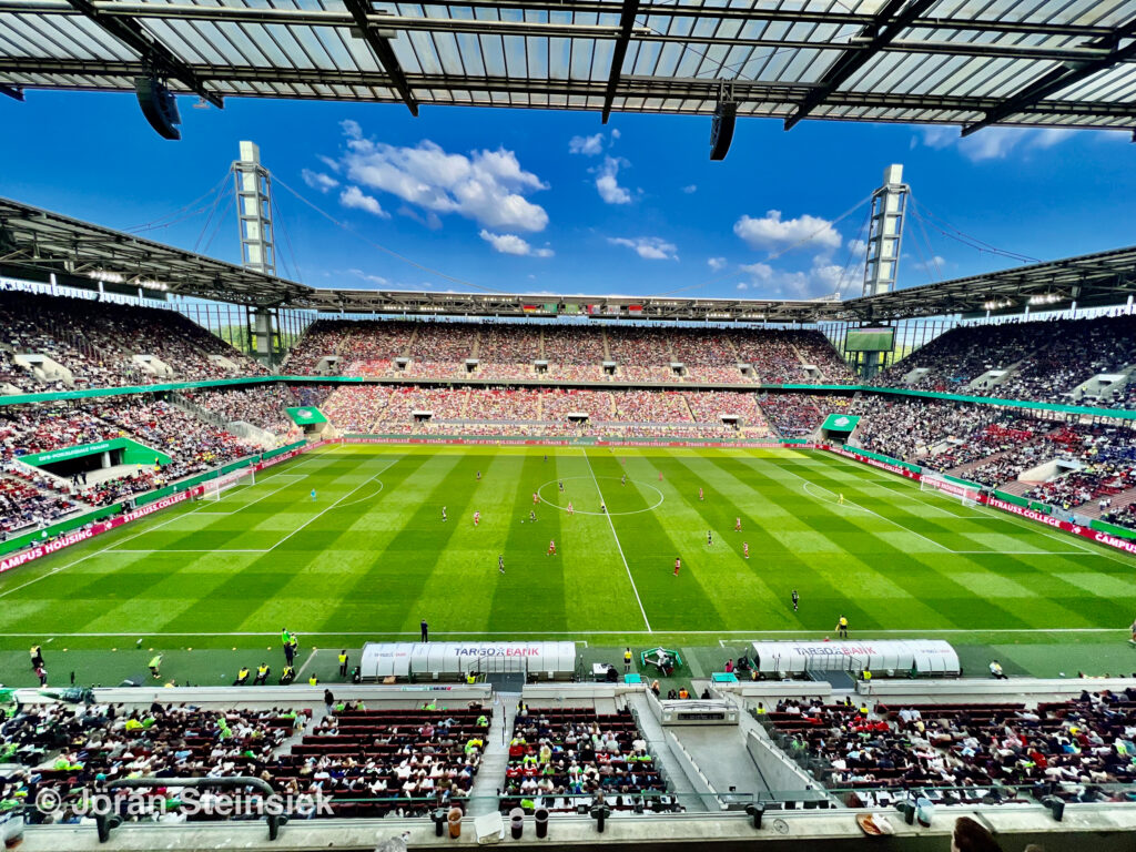 18.05.2023, Köln (Deutschland), Fussball, DFB Pokalfinale der Frauen -VFL Wolfsburg - SC Freiburg Zuschauer Rekord im Frauenfußball