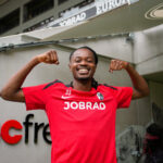 Defender Jordy Makengo has extended his contract with SC Freiburg.